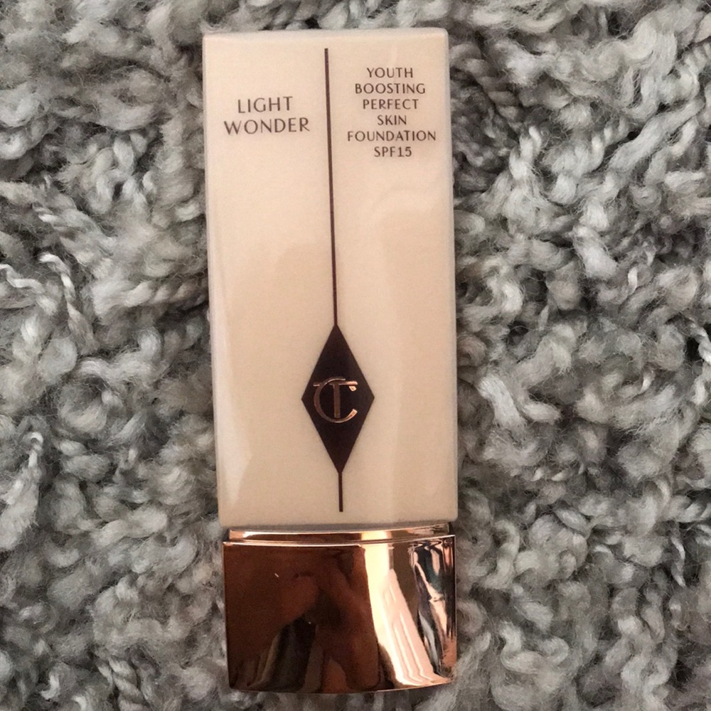 Charlotte Tilbury light wonder foundation